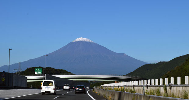 富士山初冠雪