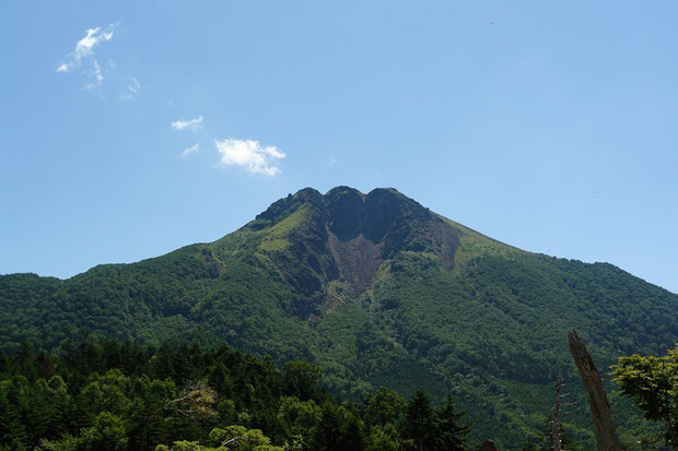 日光白根山の最高峰 奥白根山（2578ｍ）　ロープウェイ山頂駅より望む　2008.08.09　群馬県