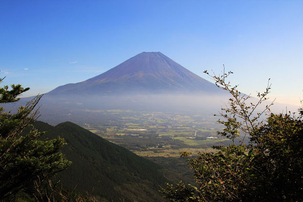 富士山が眺められる、気持ちがよい場所で昼食です