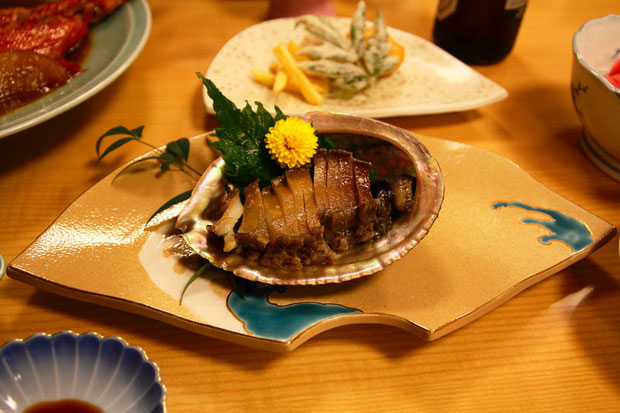 柔らかく香り高いアワビのステーキ　この後おいしい肝焼きもいただきました