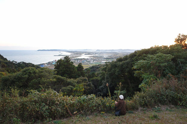 太東崎は小さな山になっています。周囲は平坦な土地なので、眺めがいい