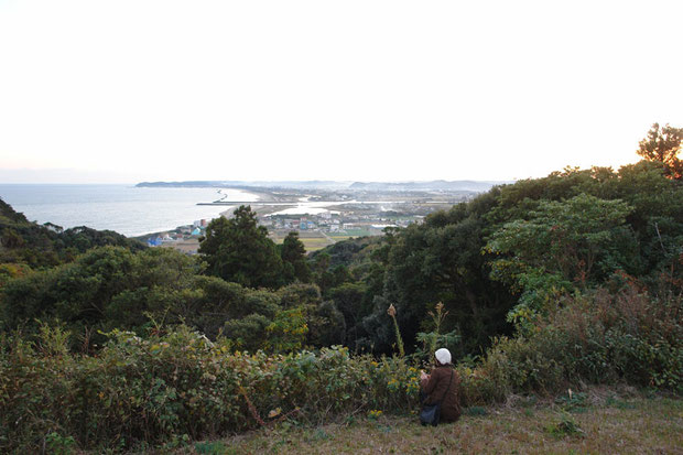 太東崎は小さな山になっています。周囲は平坦な土地なので、眺めがいい