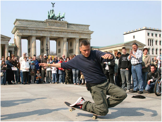 Guenter Mokulys am Brandenburger Tor/Berlin-Germany.