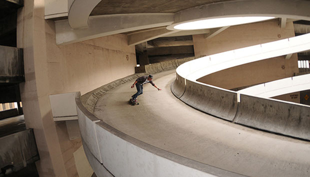 Downhill. Skateboardbusiness