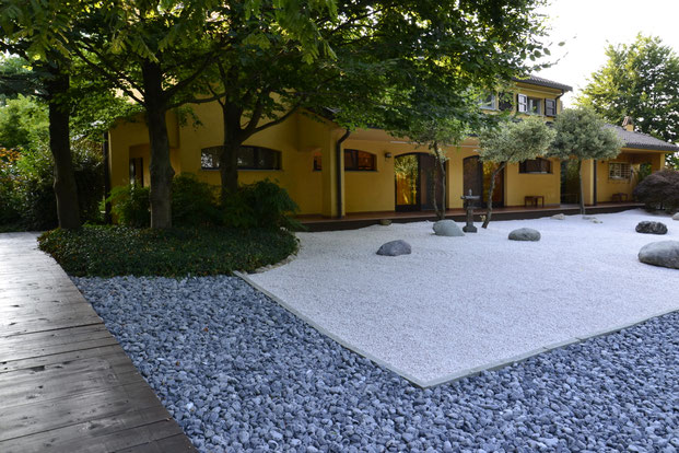 prima parte del giardino zen adiacente al dojo appena realizzato