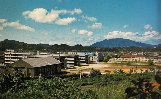 宗像高校　新校舎　裏側グランドから望む風景