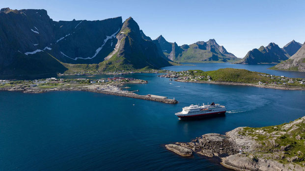 Reine auf den Lofoten ©Hurtigruten