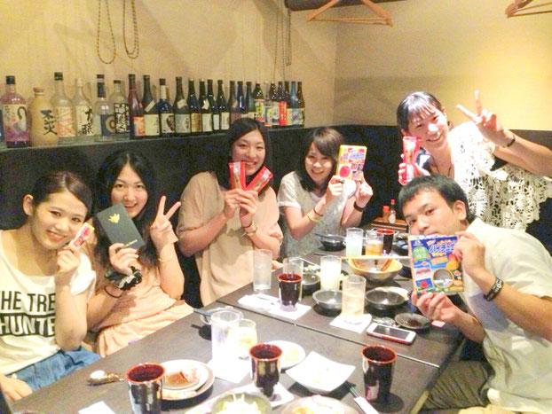 (右から3番目)伊集選手、(左から3番目)服部選手