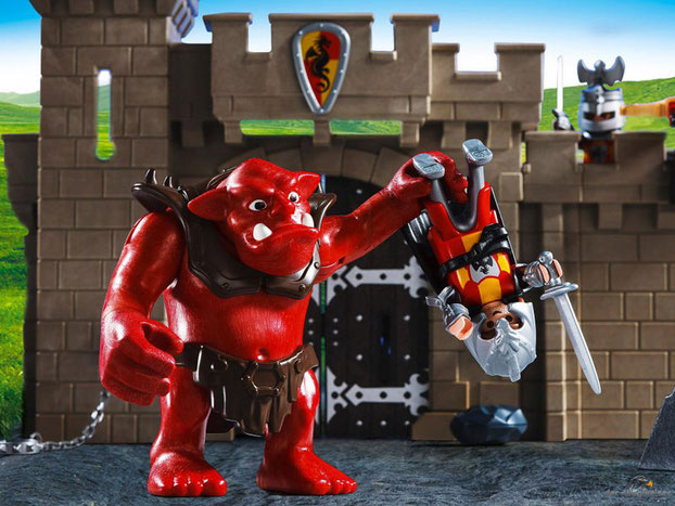 Die Besonderheit im Playmobil Paket 5670 ist der lustige Troll. Die Arme des Trolls sind in alle Richtungen beweglich und die Hände sind drehbar.
