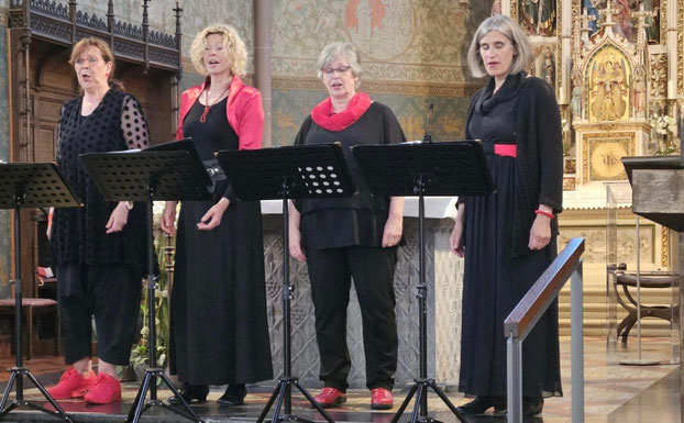 Die vier Sängerinnen des Gesangs-Quartetts WIRvier