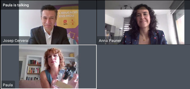Paula Ferrer amb el premi El Vaixell de Vapor