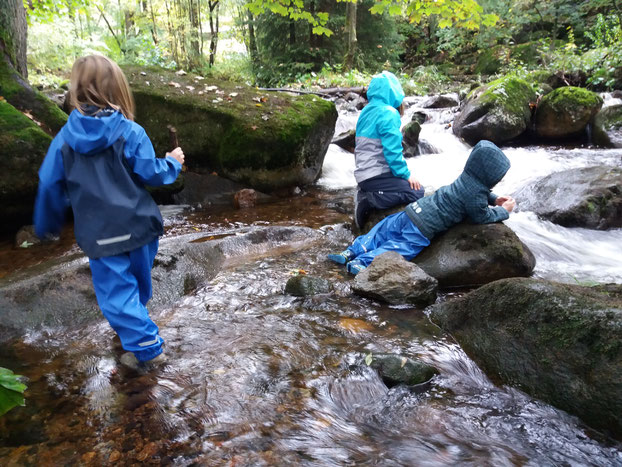 Eine Runde Regensachen testen :-) Ich brauche die Natur und die Räuberkinder das Abenteuer