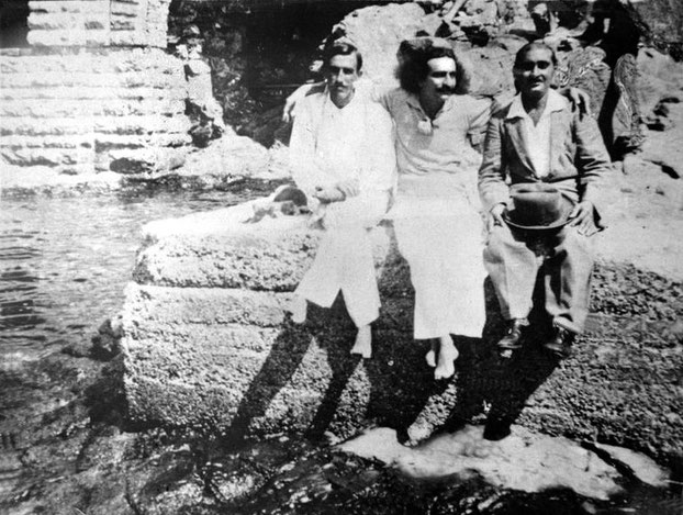 August 1932 : (L-R) Chanji Dadachanji, Meher Baba & Kaka Baria - Courtesy of MN Collection