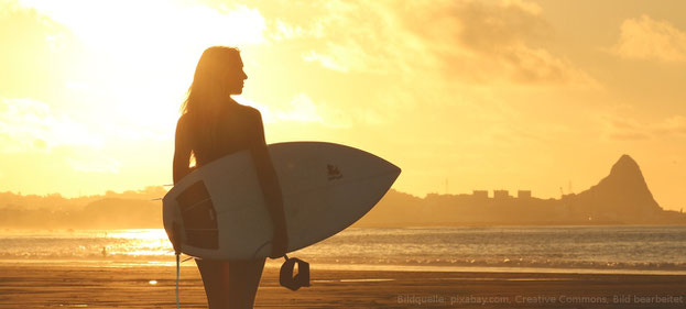 Eine Surferin als Freundin. Wäre das nicht fantastisch? Selbstverbesserung kann dir dabei helfen.