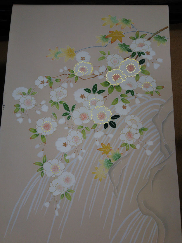 素敵な枝垂れ桜の名古屋帯です。京友禅の本格手描き。表地のみ税抜き特価八万円。