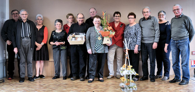 Nicole Suhard avec les membres du Conseil d'Administration des Amitiés Brielloises