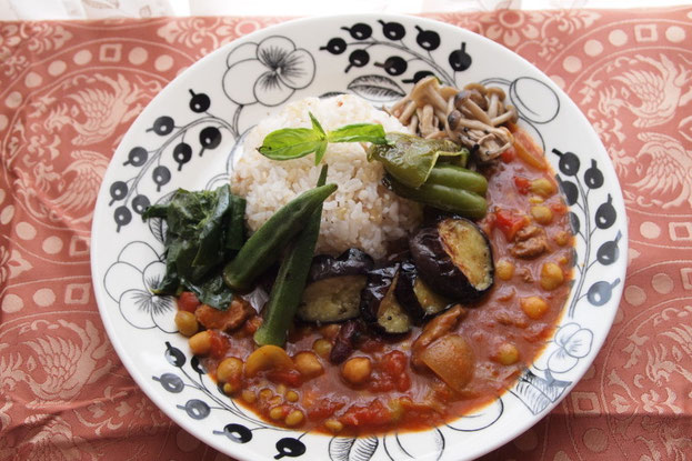 牛スジと豆のトマトカレー