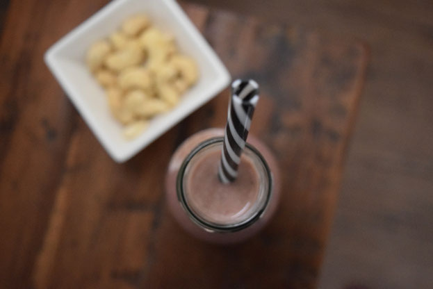 Kokoswassereiswürfel als leckere Zutat für Smoothies und Saftschorlen.