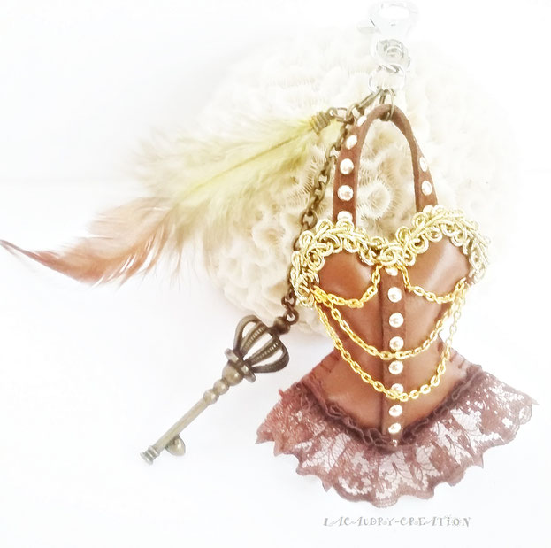 Bijou de sac corset esprit Steampunk Marron et or (modèle réservé)