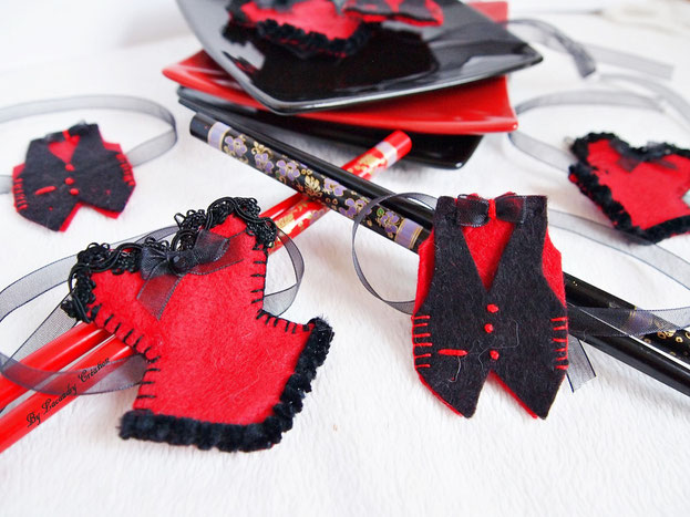 Commande personnalisée table de saint valentin, corset et gilet en rouge et noir