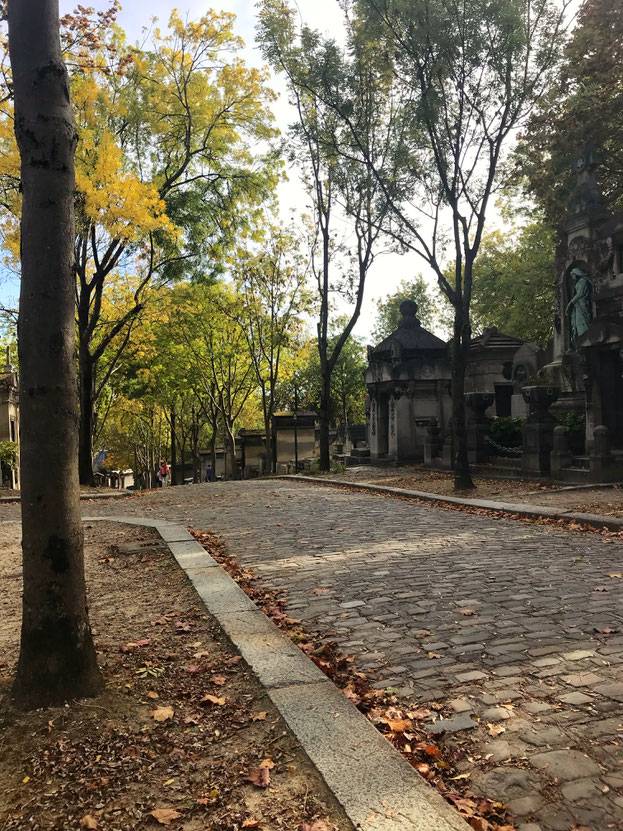 cementerio pere lachaise, turismo en paris, lugares turisticos en paris