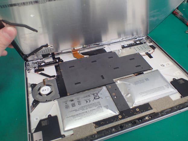 Surface BOOK 画面外し、バッテリーが膨らんでいる