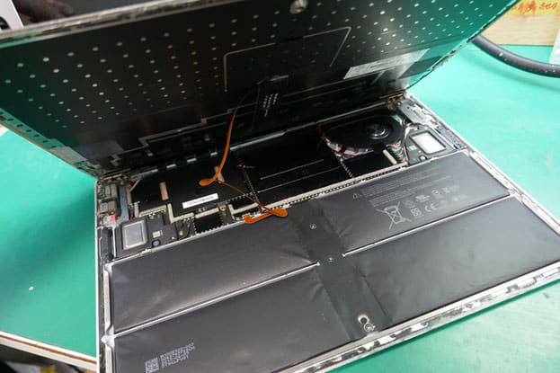 surface Laptop膨張バッテリー交換