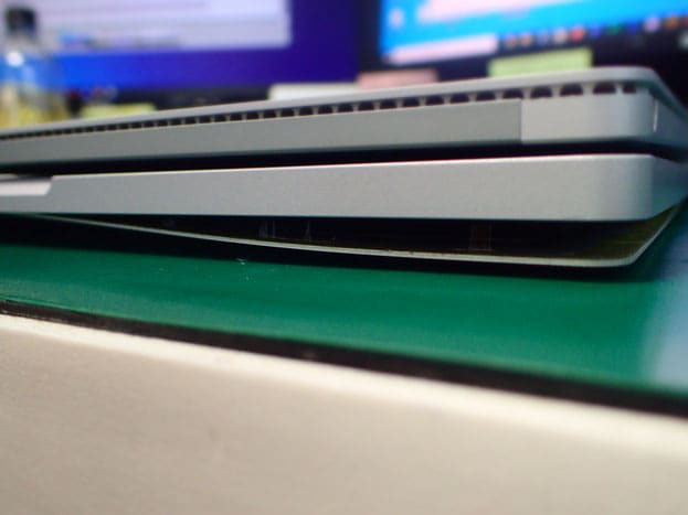 Surface bookキーボード裏蓋浮き