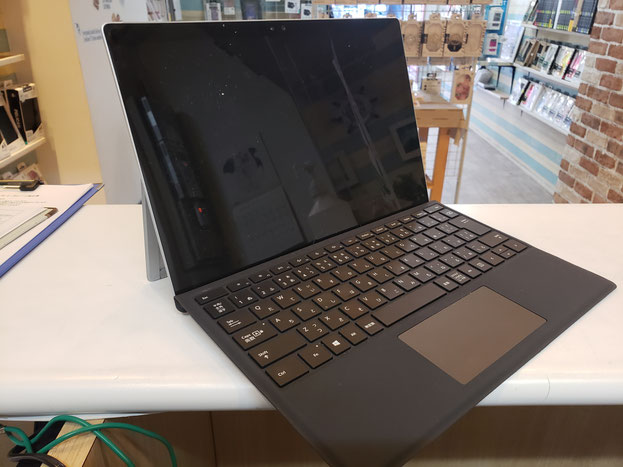 Surface バッテリー交換時期目安と費用比較に作業時間の紹介 Surface バッテリー交換時期目安と費用比較に作業時間の紹介