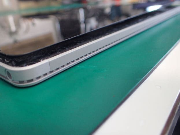 Surface book バッテリー膨張で画面浮き
