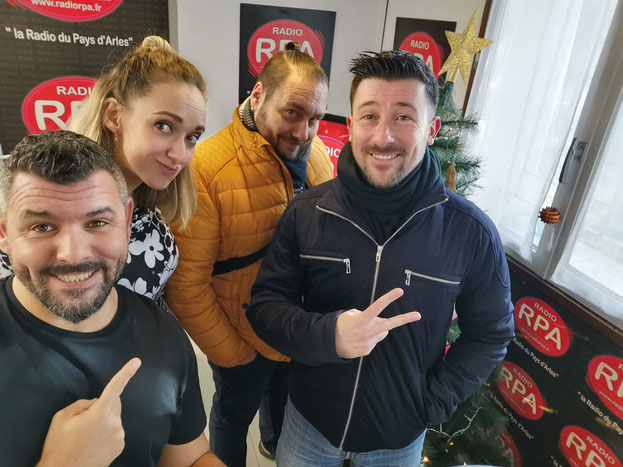 Equipe de l'émission "Jusqu'ici Tout va Bien" sur RPA - Stéfan, Chris, Bubu et Laura