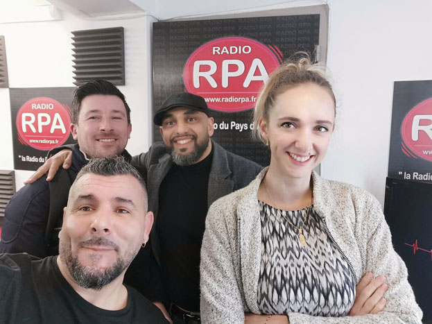 Equipe de l'émission "Jusqu'ici Tout va Bien" sur RPA - Stéfan, Chris, Bubu et Laura