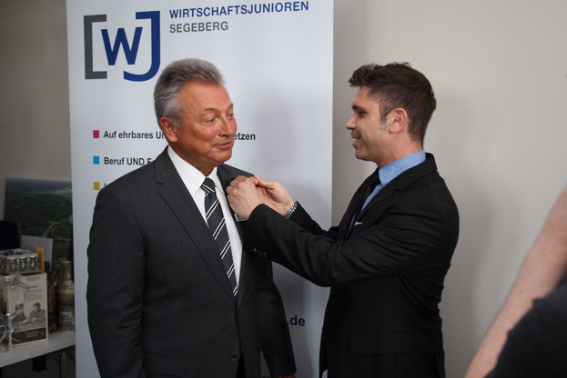 Joachim Kochanowski erhält die goldene WJ Ehrennadel
