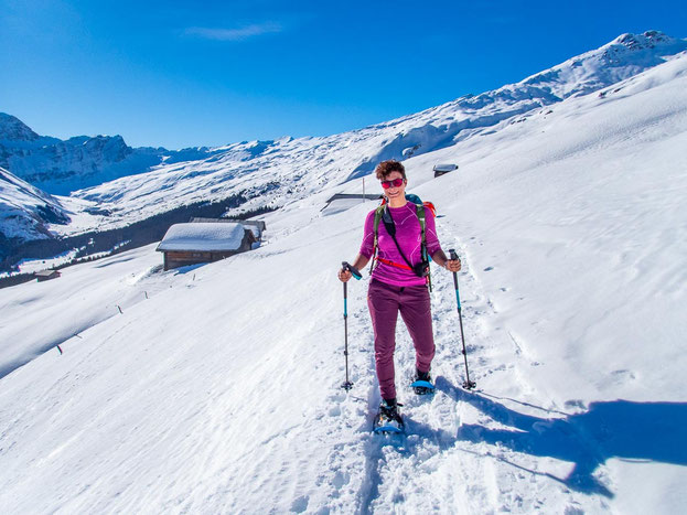 Schneeschuhwanderung Camana im Safiental in der Schweiz.