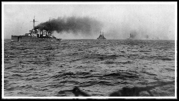 Die SMS Seydlitz und weitere Kriegsschiffe auf dem Weg nach Scapa Flow im Jahr 1918. (Foto: Wikimedia, Public Domain)