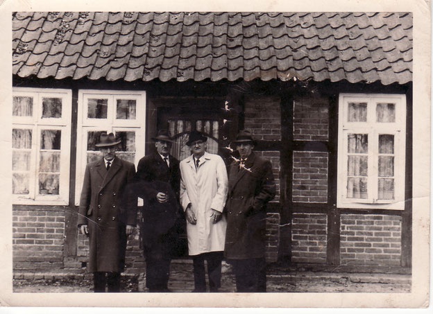  v. l. n. r.  mein Opa Heinrich Stratmann, mein Großonkel Gerd Stratmann, Albert Stratmann aus den USA, mein Großonkel August Stratmann, Foto: privat