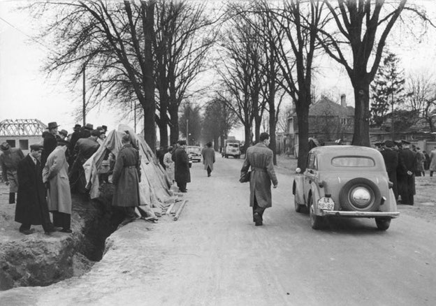 April 1956: Aufdeckung des US-Spionagetunnels an der Schönefelder Chaussee in Altglienicke (Historische Fotos Quelle: Bundesarchiv)