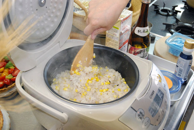 美味しそうに炊けたとうもろこし雑穀ご飯