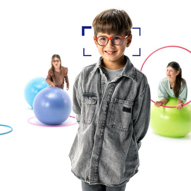Kinder mit Myocare Brillen