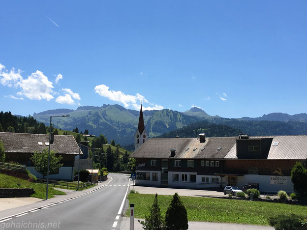 Sibratsgfäll mit Blick auf die Gottesackerwände und den Hohen Ifen