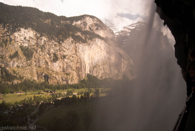 Hinter dem Staubbachfall.