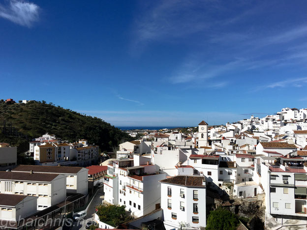 Blick zurück auf Algarrobo mit dem Mittelmeer im Hintergrund