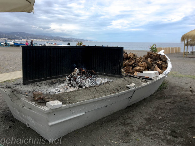 Fischgrill am Strand