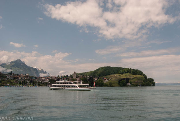 Wir sind auf dem Weg nach Medingen und lassen Spiez hinter uns.