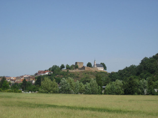 Burg Neu-Baumburg mit der Burgkapelle St. Dionysius