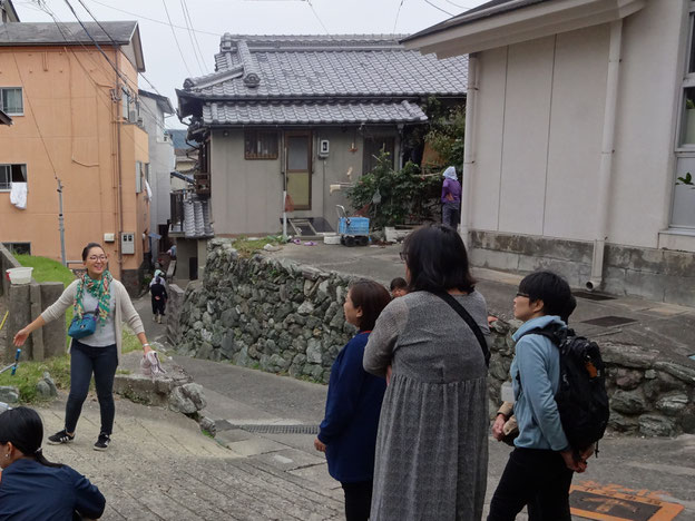 町内散策の様子