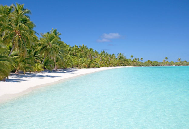 Les brochures touristiques emploient parfois l’expression « mer de cristal » ou « eaux cristallines » pour décrire l’eau transparente, étincelante et turquoise des plages paradisiaques encore préservées de toute pollution.