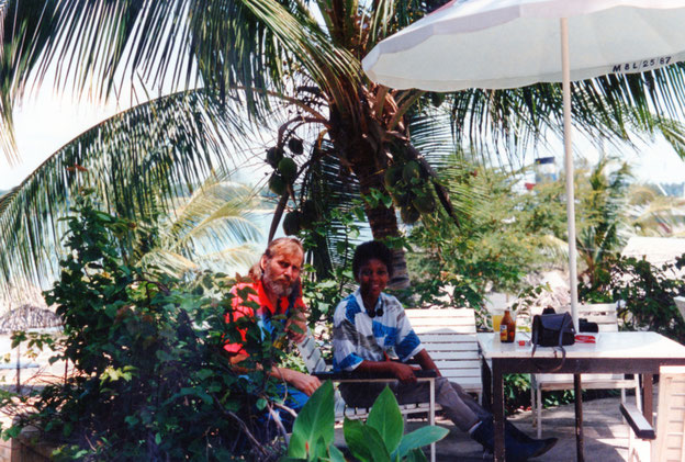 Die letzten Stunden in Kenia -Terry und ich im Garten von "Florida-Night-Club"