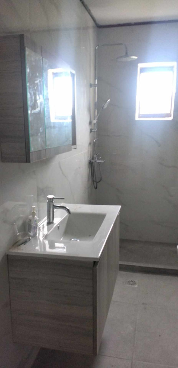 Badezimmer mit Dusche