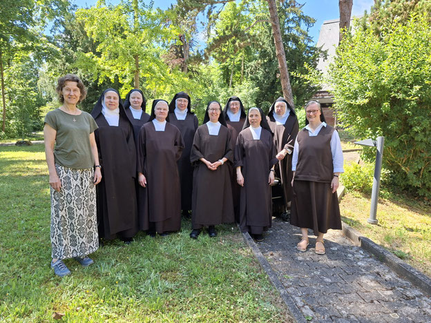 von li nach re: Sr. Regina Köhler, Sr. Josua Maria, Düren, Sr. Teresia Benedicta, Berlin, Sr. Anna, Auderath, Sr. Johanna, Würzburg, Sr. Sara, Hannover, Sr. Anna Maria Witten, Sr. Hedwig, Dachau, Sr. Mirjam, Köln, Sr. Maria-Elisabeth, Kirchzarten